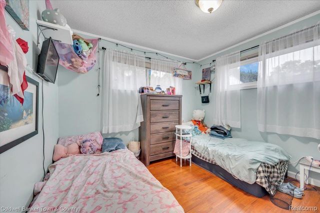 734 Elmwood Drive, Fenton, MI 48430