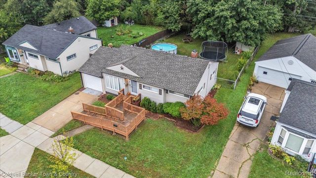 734 Elmwood Drive, Fenton, MI 48430