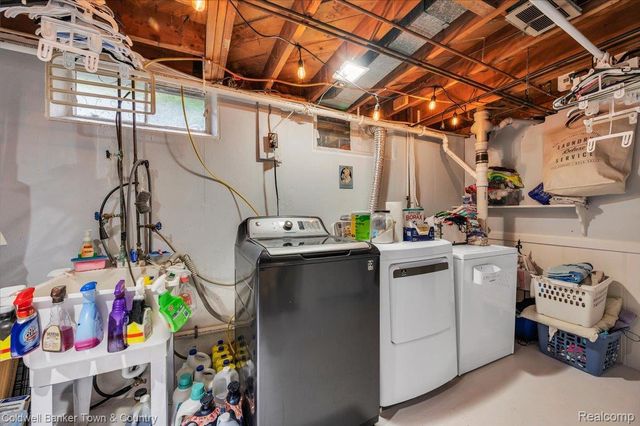 734 Elmwood Drive, Fenton, MI 48430
