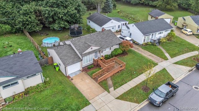 734 Elmwood Drive, Fenton, MI 48430