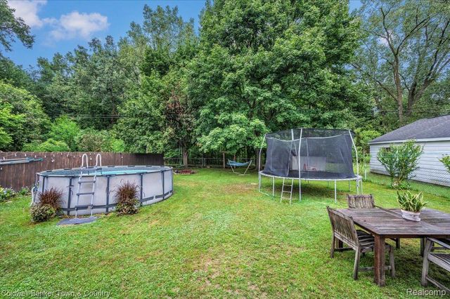 734 Elmwood Drive, Fenton, MI 48430