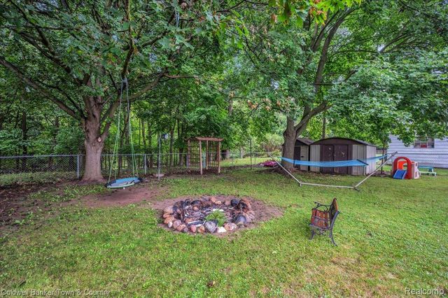 734 Elmwood Drive, Fenton, MI 48430