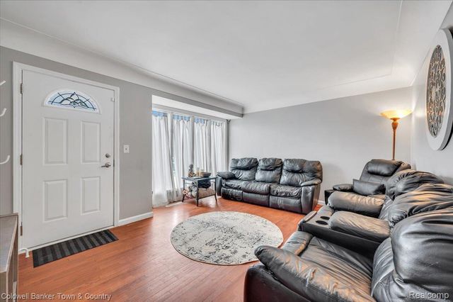 734 Elmwood Drive, Fenton, MI 48430