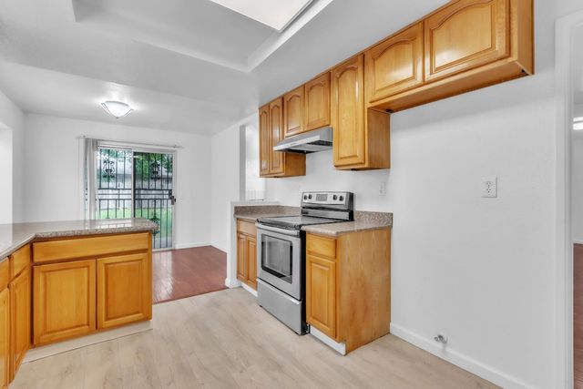 19 Meadow Breeze Ct, Sacramento, CA 95823