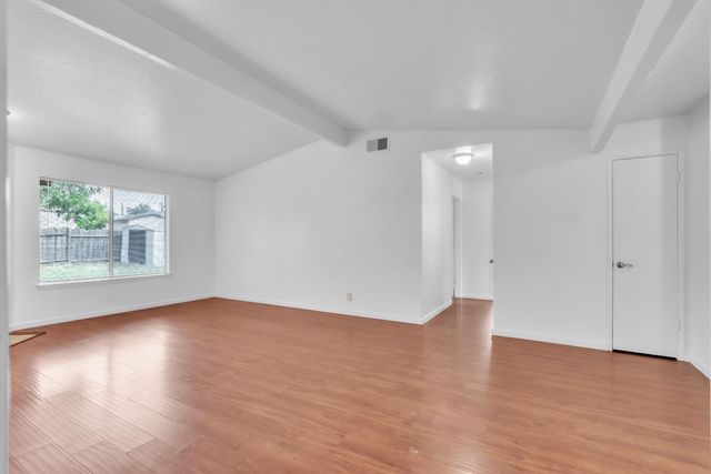 19 Meadow Breeze Ct, Sacramento, CA 95823