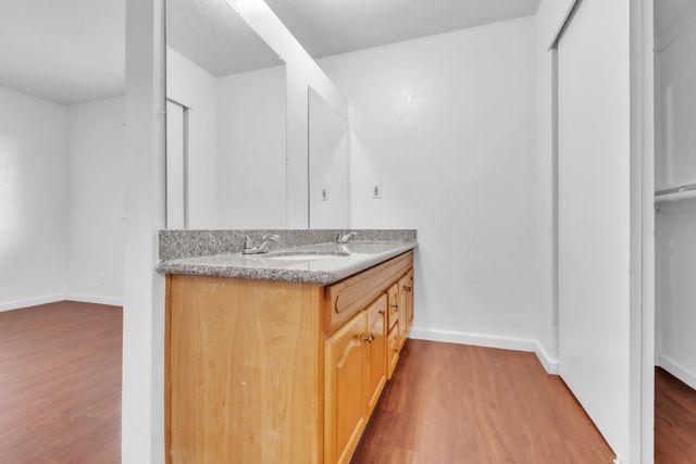 19 Meadow Breeze Ct, Sacramento, CA 95823