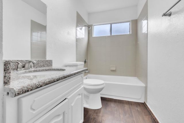 19 Meadow Breeze Ct, Sacramento, CA 95823