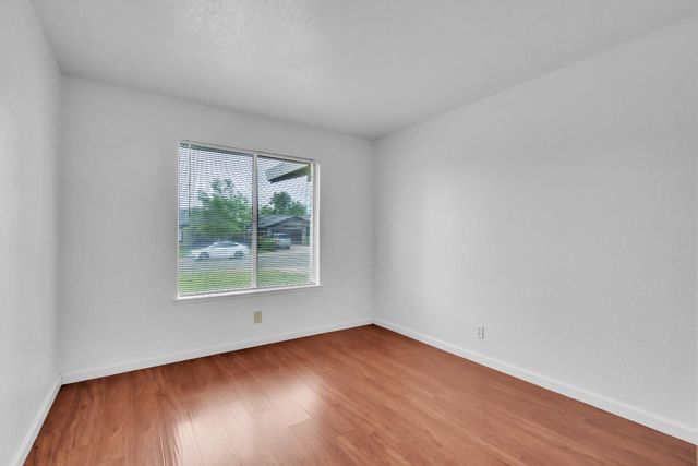 19 Meadow Breeze Ct, Sacramento, CA 95823