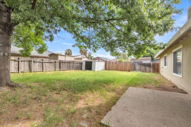 19 Meadow Breeze Ct, Sacramento, CA 95823