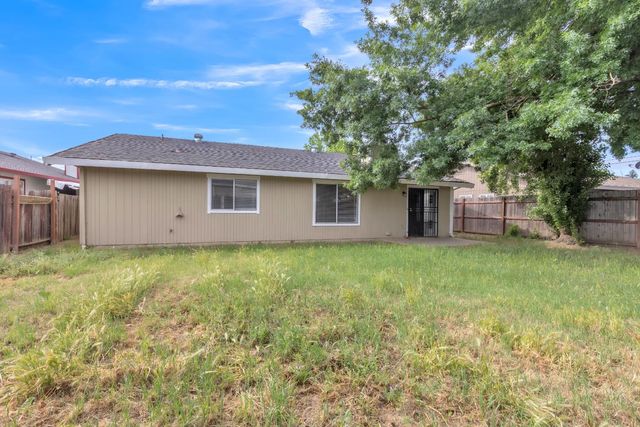 19 Meadow Breeze Ct, Sacramento, CA 95823