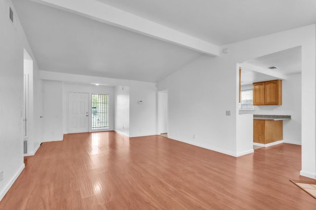 19 Meadow Breeze Ct, Sacramento, CA 95823