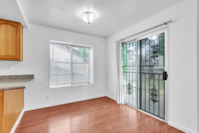 19 Meadow Breeze Ct, Sacramento, CA 95823