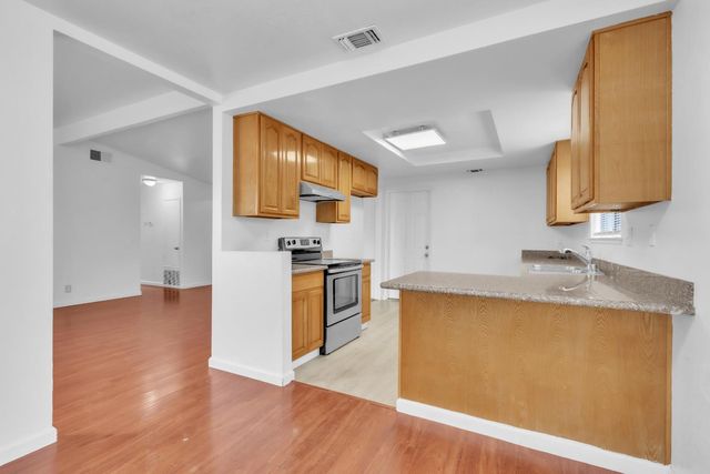 19 Meadow Breeze Ct, Sacramento, CA 95823