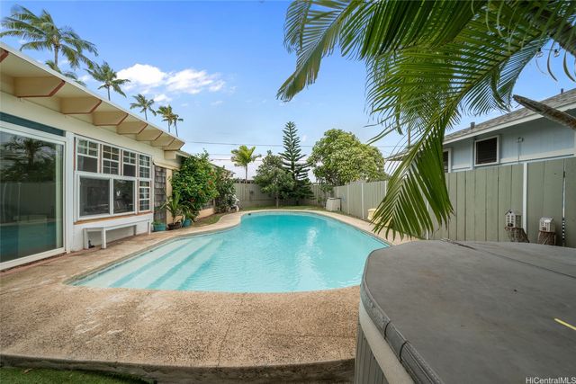 185 Ulupa Street, Kailua, HI 96734