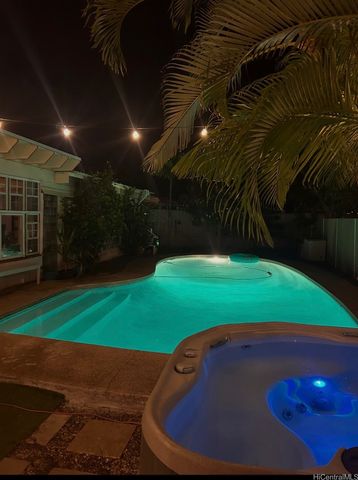 185 Ulupa Street, Kailua, HI 96734