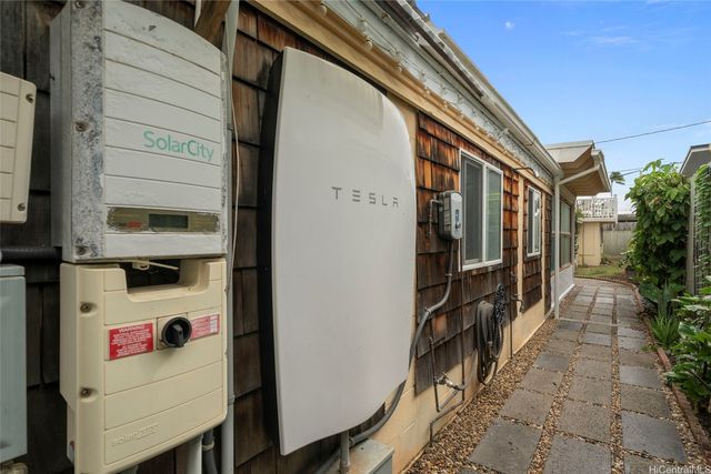 185 Ulupa Street, Kailua, HI 96734