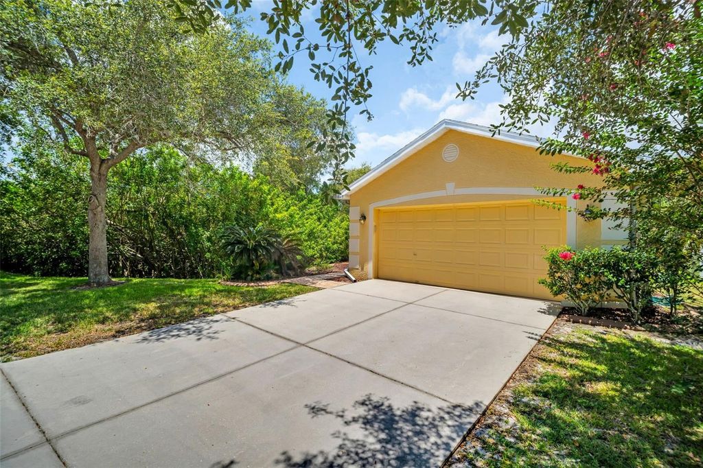 Image 2 of property listing at 12415 RUSTIC VIEW COURT, Tampa, FL 33635