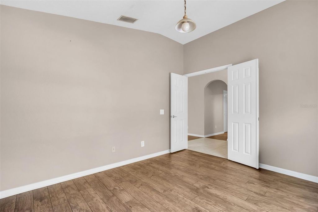 Image 8 of property listing at 12415 RUSTIC VIEW COURT, Tampa, FL 33635