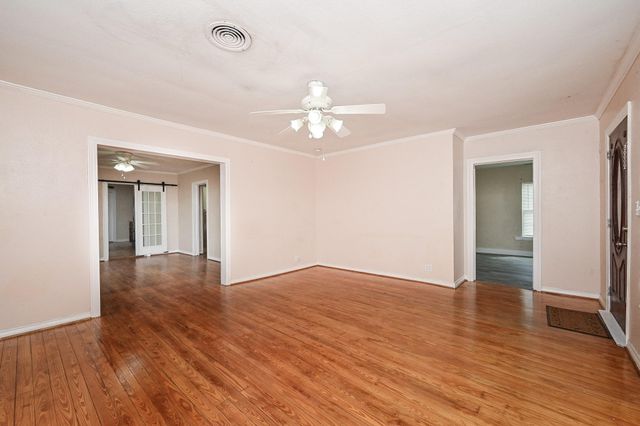 416 N Houston Avenue, Humble, TX 77338