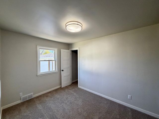 612 16th Street N, Moorhead, MN 56560