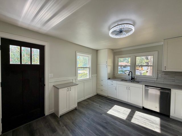 612 16th Street N, Moorhead, MN 56560