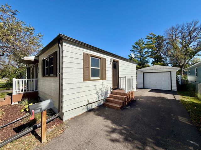 612 16th Street N, Moorhead, MN 56560