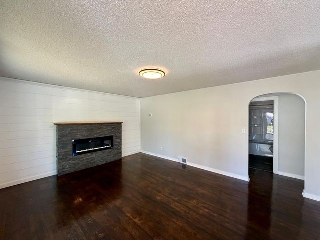 612 16th Street N, Moorhead, MN 56560