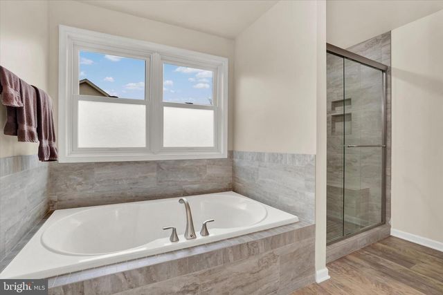 2881 CANDLELIGHT DR, York, PA 17402