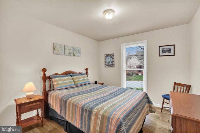 2881 CANDLELIGHT DR, York, PA 17402