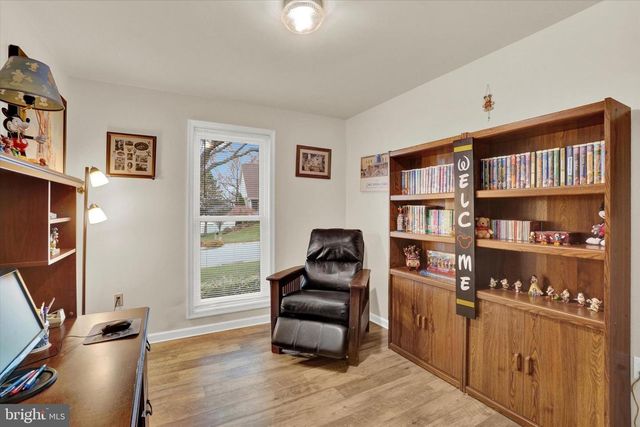 2881 CANDLELIGHT DR, York, PA 17402