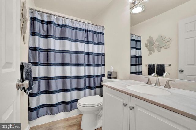 2881 CANDLELIGHT DR, York, PA 17402