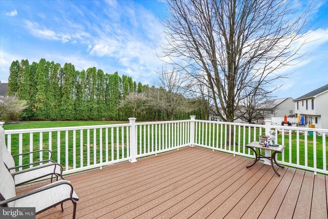 2881 CANDLELIGHT DR, York, PA 17402