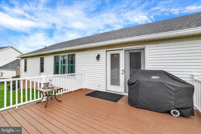 2881 CANDLELIGHT DR, York, PA 17402