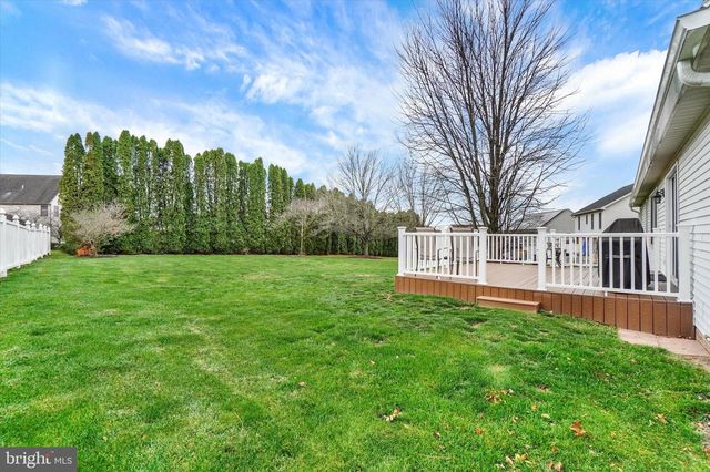 2881 CANDLELIGHT DR, York, PA 17402