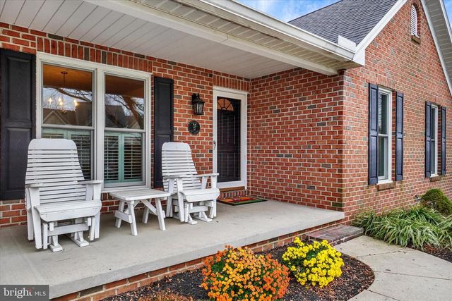 2881 CANDLELIGHT DR, York, PA 17402