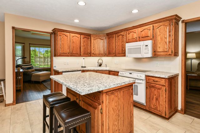 3771 S Suburban Avenue, Springfield, MO 65807