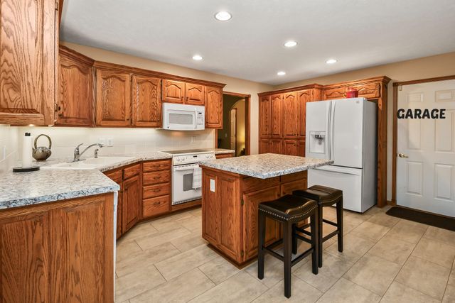 3771 S Suburban Avenue, Springfield, MO 65807