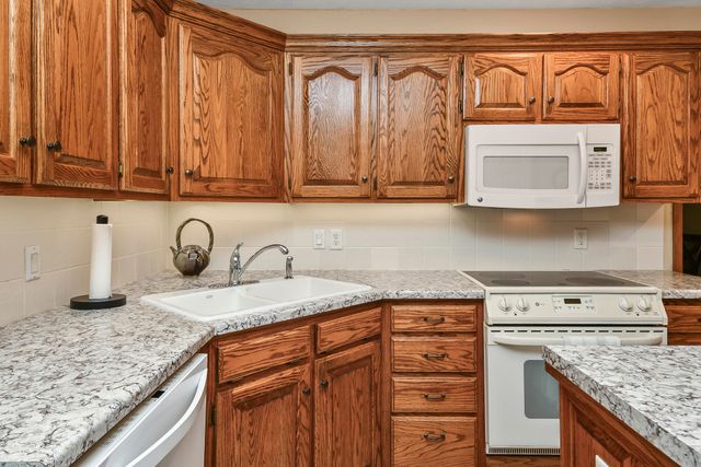 3771 S Suburban Avenue, Springfield, MO 65807