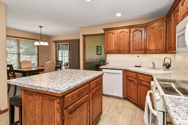 3771 S Suburban Avenue, Springfield, MO 65807