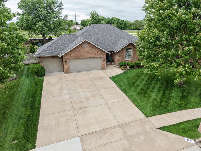 3771 S Suburban Avenue, Springfield, MO 65807