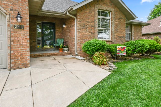 3771 S Suburban Avenue, Springfield, MO 65807