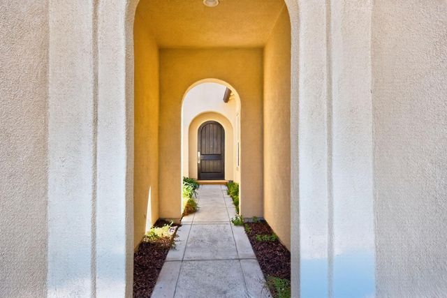 5827 Tree Swallow Cir, Rocklin, CA 95677