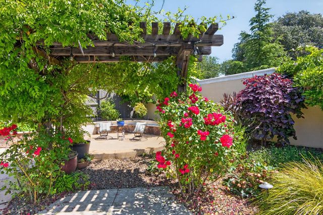 5827 Tree Swallow Cir, Rocklin, CA 95677