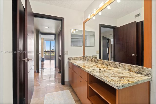 19101 NE 36th Ct 409, Aventura, FL 33180