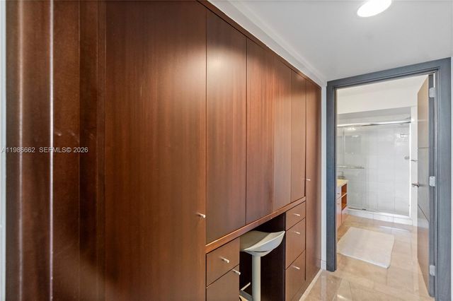 19101 NE 36th Ct 409, Aventura, FL 33180