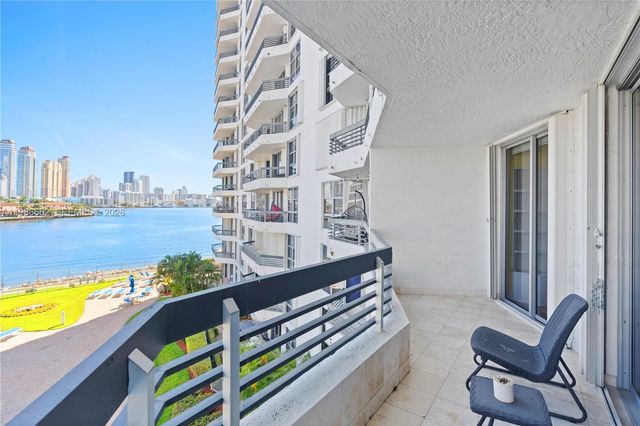 19101 NE 36th Ct 409, Aventura, FL 33180