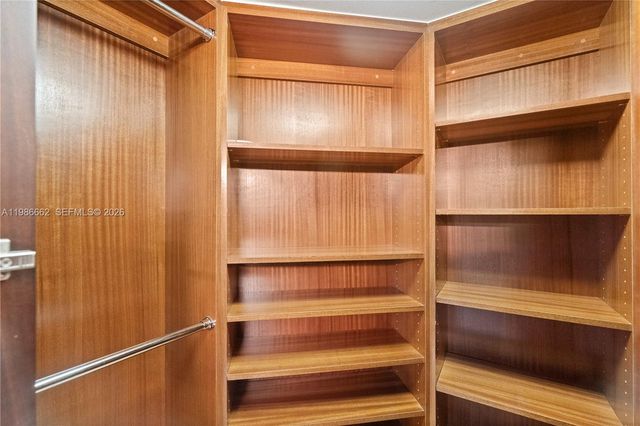 19101 NE 36th Ct 409, Aventura, FL 33180