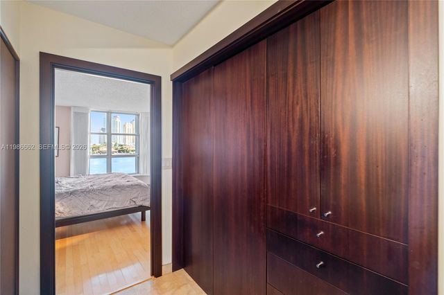 19101 NE 36th Ct 409, Aventura, FL 33180