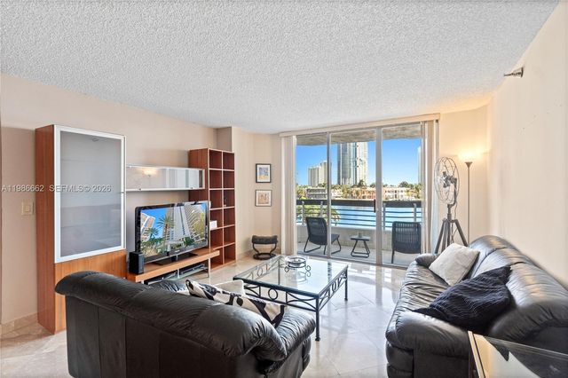 19101 NE 36th Ct 409, Aventura, FL 33180