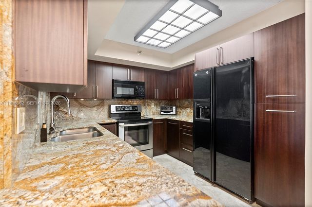 19101 NE 36th Ct 409, Aventura, FL 33180